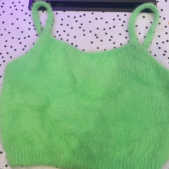 Akria fuzzy top - Picture 1 of 3